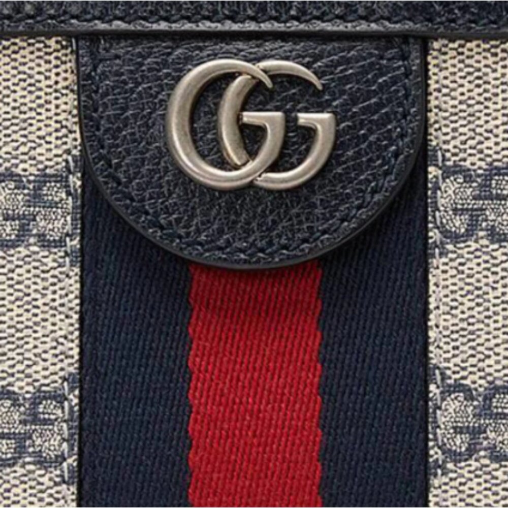 100% Authentic!! GUCCI GG monogram supreme medium shoulder - Clutch / Crossbody